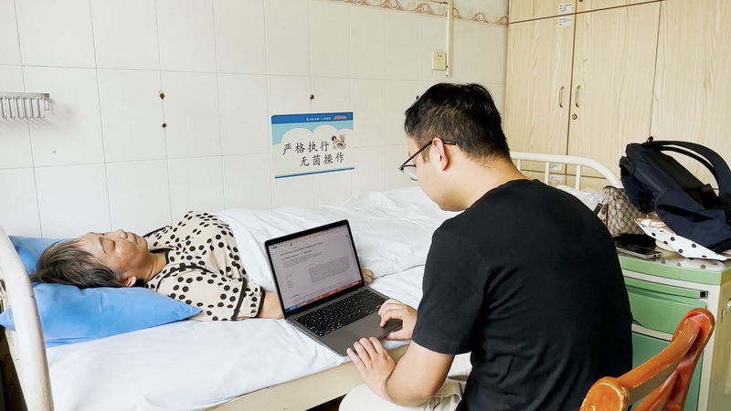 5c.吴晓事迹照.jpg